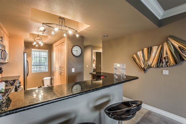 Building Photo - 230 E Flamingo Rd