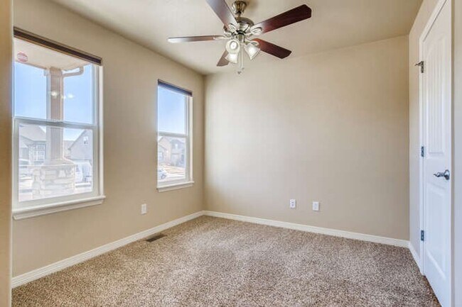 Building Photo - Evolve Real Estate: Available November 1 U...