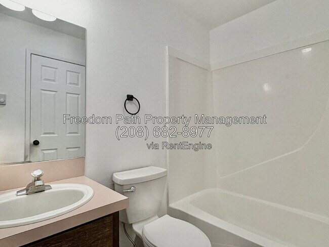 Building Photo - 2753 Fairway Dr