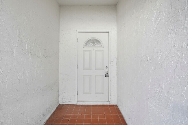 Building Photo - 13526 Fountain View Blvd