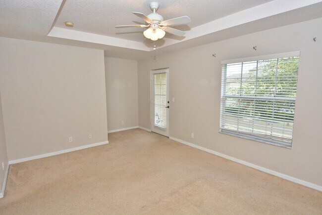 Building Photo - 2138 SE Grand Dr