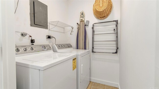 Building Photo - 19 Rogers Ln