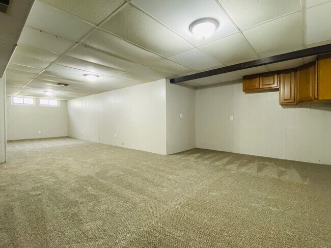 Building Photo - NEWLY REMODELED RANCH!! - 3 Bedroom, 1 Bath Home in Ankeny