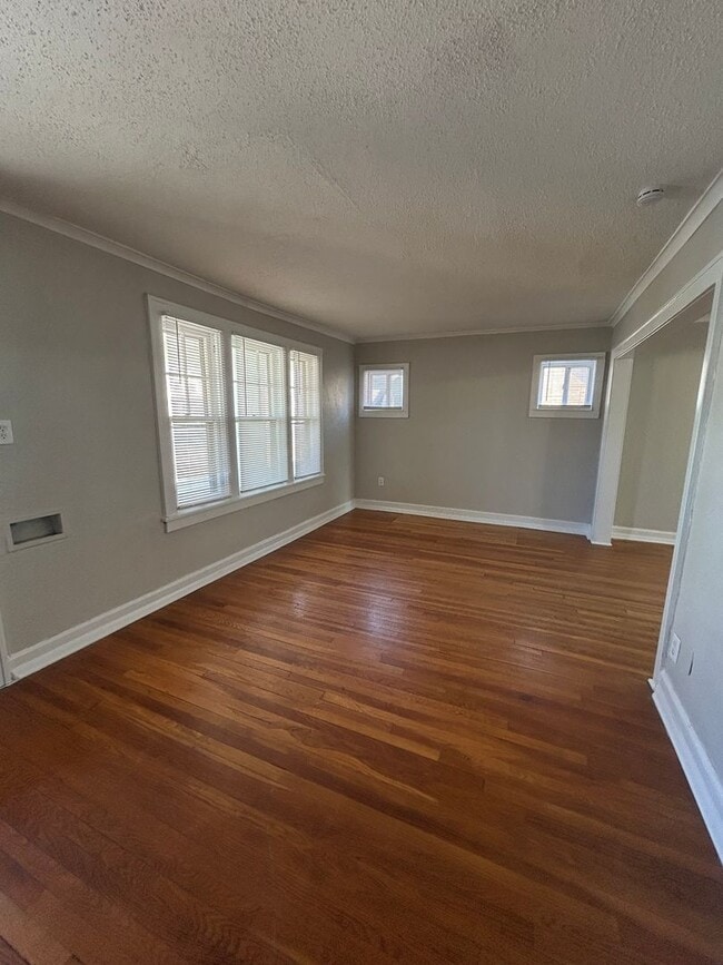 Building Photo - Spacious 4 Bed, 2 Bath Home in Prime Rockhill/Plaza Area Location