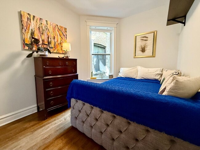Building Photo - Fully Furnished 4-Bed, 2-Bath MAGNIFICENT ...