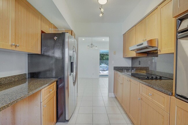 Building Photo - 254 NW 6th Ave