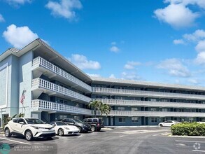 Building Photo - 801 NE 18th Ct