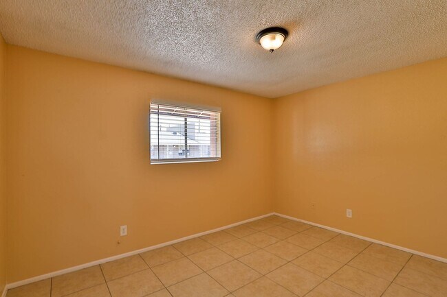 Building Photo - 2245 W Glenrosa Ave