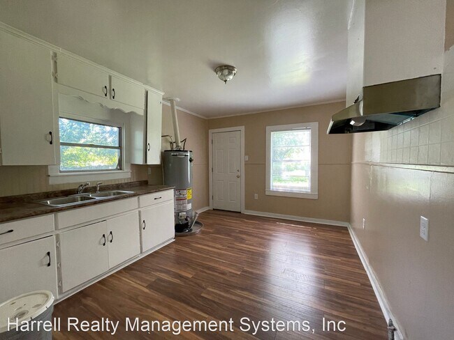 Building Photo - 2 br, 1 bath House - 2220 Ross Avenue