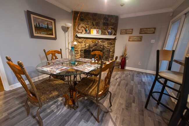 Building Photo - 2200 Romine Rd