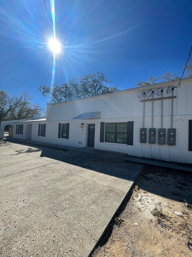 Building Photo - 51 Yacht Club Dr NE