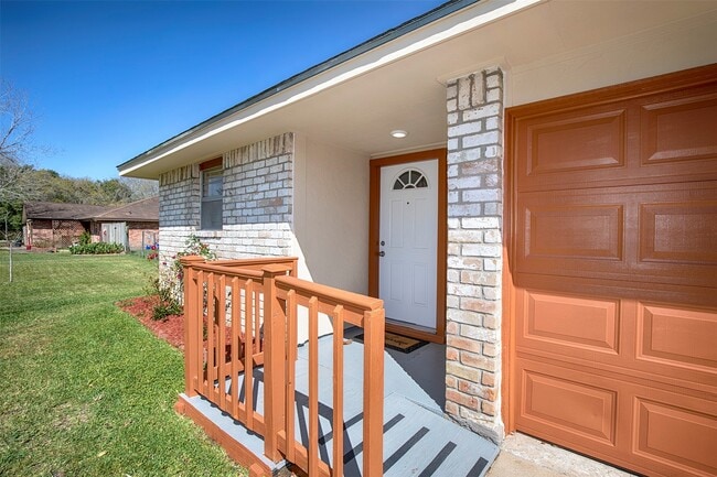 Building Photo - 4809 39th St E