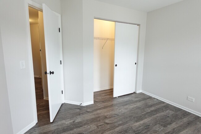 Building Photo - 231 University Ln