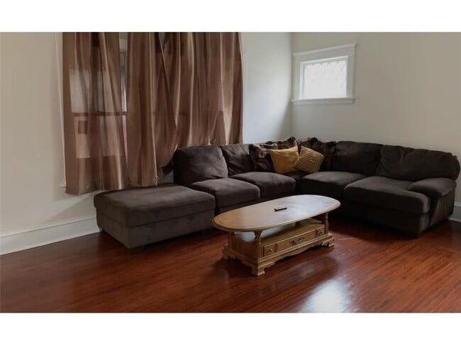 Building Photo - 2818 Dupont Ave N