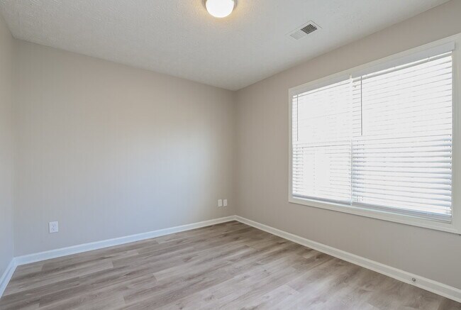 Building Photo - 5855 Meadowfield Trace