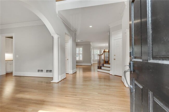 Building Photo - 225 High Point Walk NE