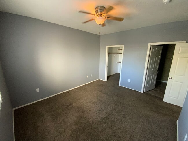 Building Photo - Summerlin  2 Bed / 2 Bath Ground floor Condo w/Fireplace