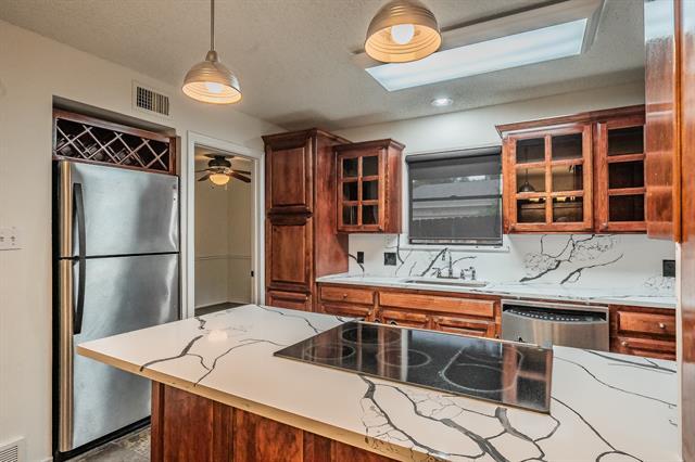 Building Photo - 3704 Hulen Park Dr