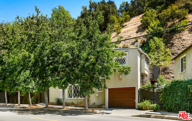 Building Photo - 2326 Canyon Dr