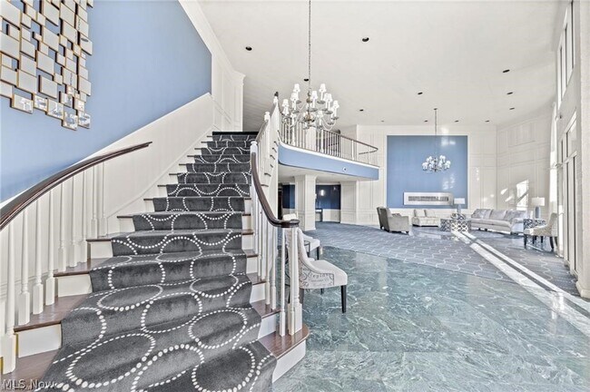 Building Photo - 2112 Acacia Park Dr