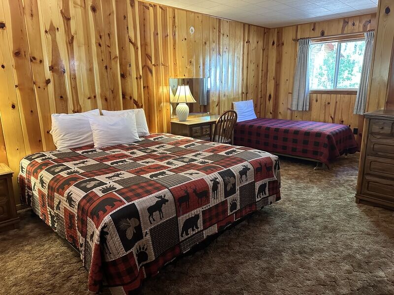 Building Photo - 237 E White Mountain Blvd