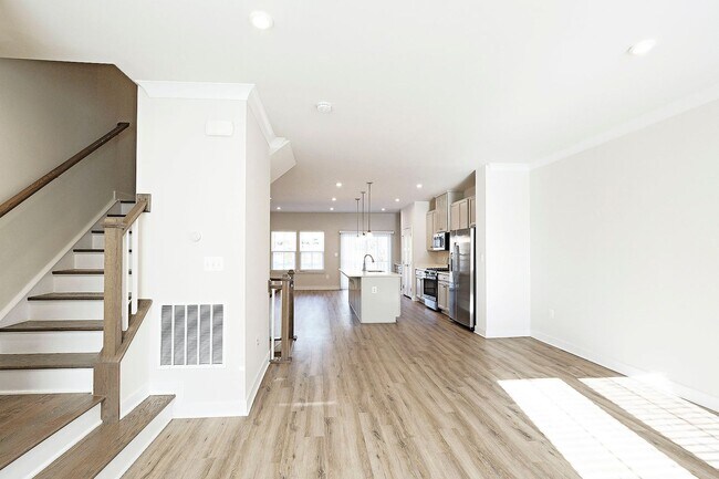 Building Photo - Move-In Ready End-Unit Townhome in Forest Lakes North