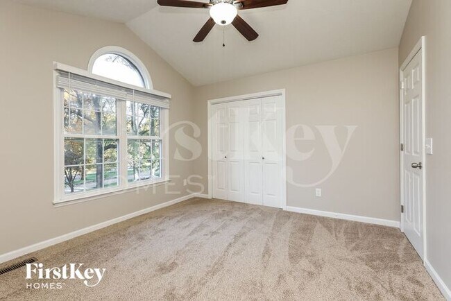 Building Photo - 802 Red Hollow Dr