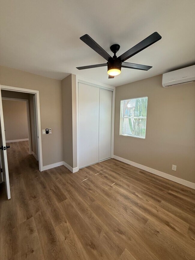 Building Photo - Fully Renovated 2 Bed 1 Bath Home