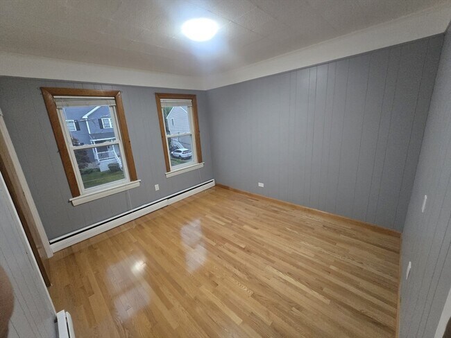 Building Photo - 100 Peever St