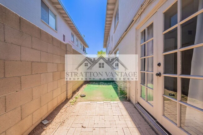 Building Photo - 4114 E Calle Redonda