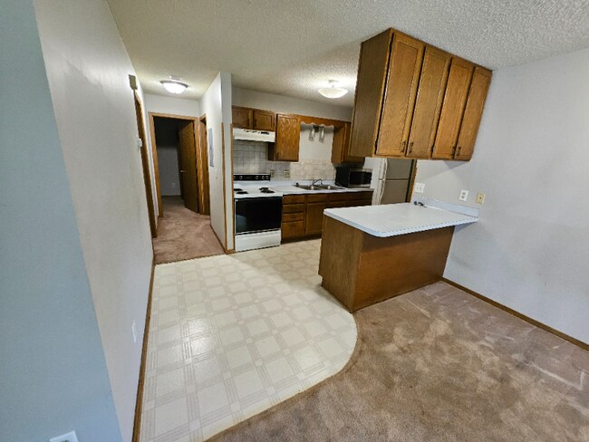 Building Photo - 2421 Grenadier Ave N