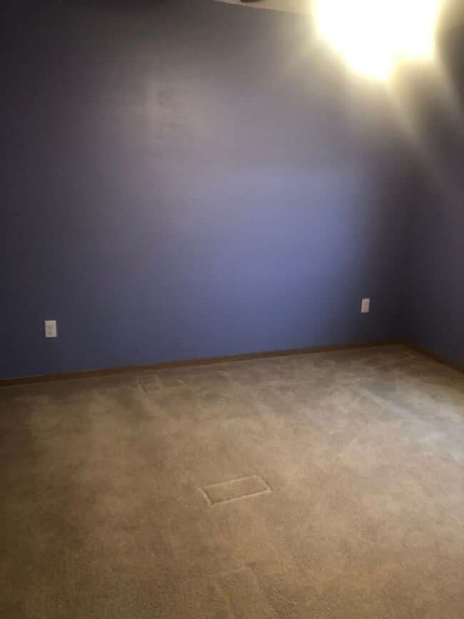 Building Photo - 3 Bedroom / 2 Bathroom Townhouse – Pet Fri...