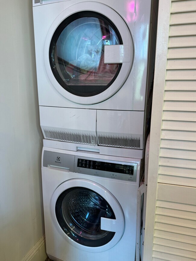 Building Photo - 2339 Chartres St