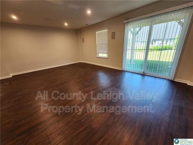 Building Photo - 2401 Emanuel Ct