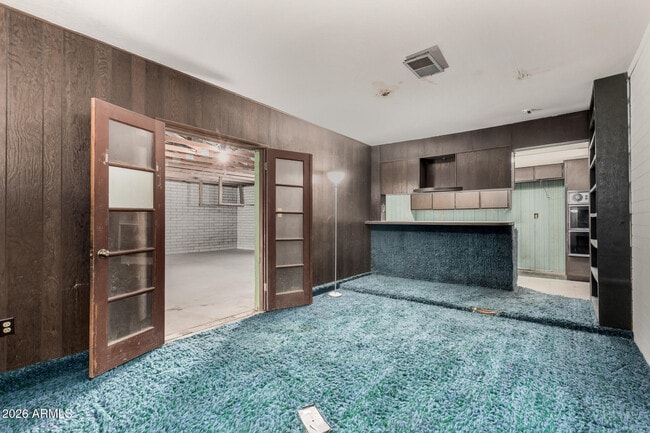 Building Photo - 1125 E 11th St