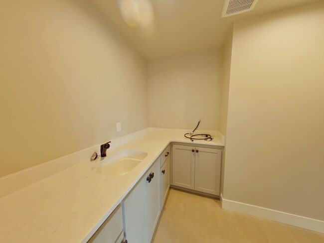 Building Photo - Newer home in The Nines in North Gilham