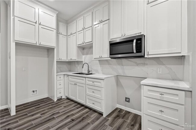 Building Photo - 17 E 25th St