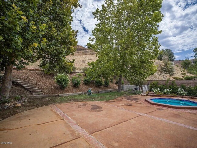 Building Photo - Beautiful 4 bed 2 bath house in Agoura Hills