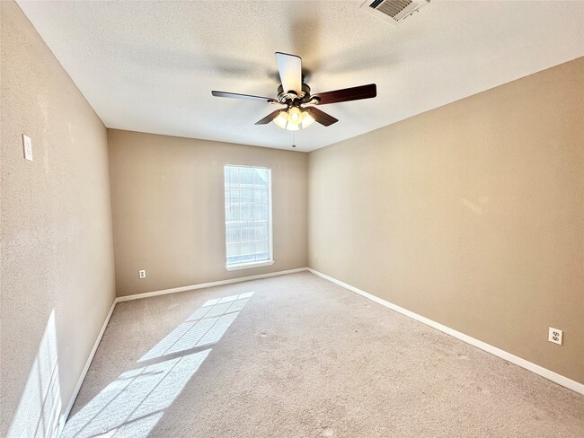 Building Photo - 10353 Briar Forest Dr