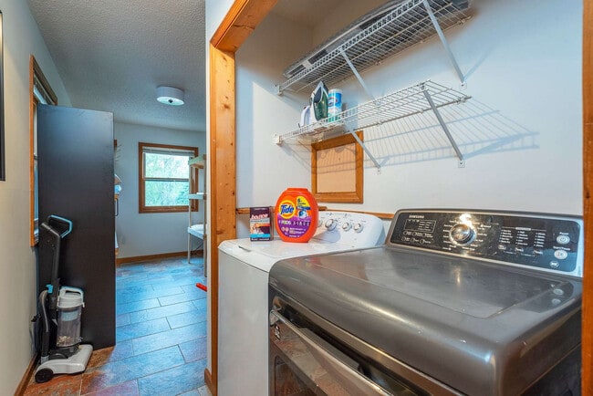 Building Photo - 36 Randall Dr