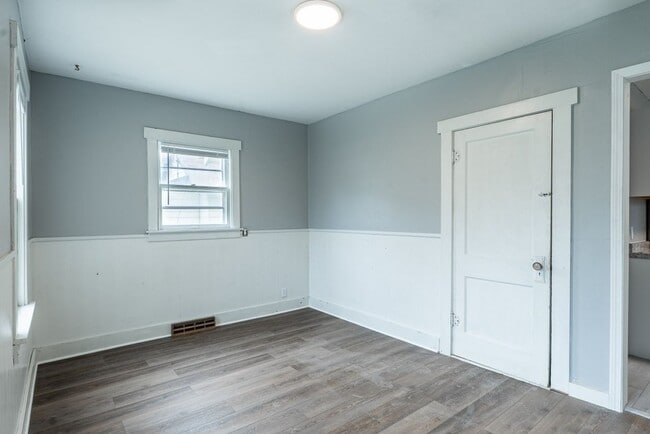 Building Photo - 2215 SW Hazelton Ct