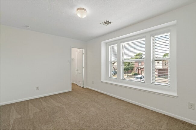 Building Photo - 25435 Autumn Woods Dr