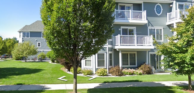 Building Photo - Move In Ready Winter Retreat in Downtown T...