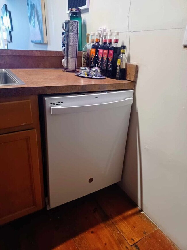 Building Photo - 227 Iron St