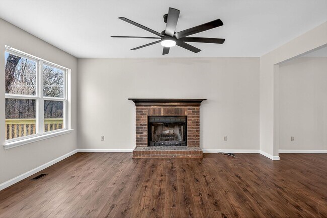 Building Photo - NEWLY RENOVATED HOME