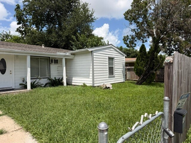 Building Photo - 5103 Willow Glen Dr