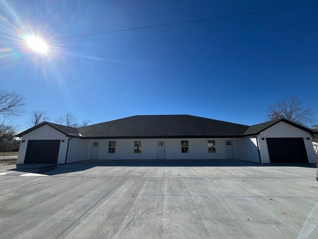 Building Photo - S Park 225,239,251