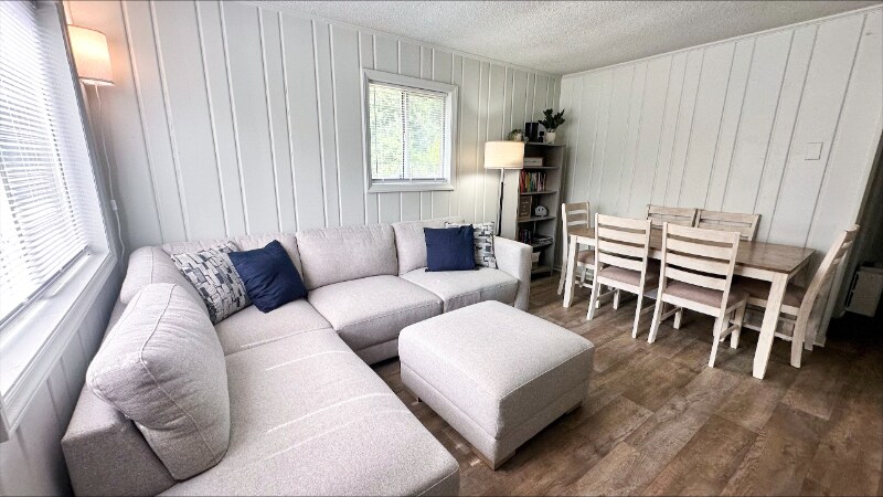 Building Photo - 2560 La Deara Crest Ln