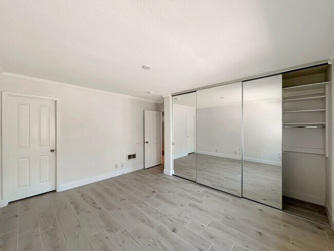 Building Photo - SD: Bright 2BD/2BA Ground-Floor Condo in La Jolla with Covered Patio, Pool & Reserved Parking