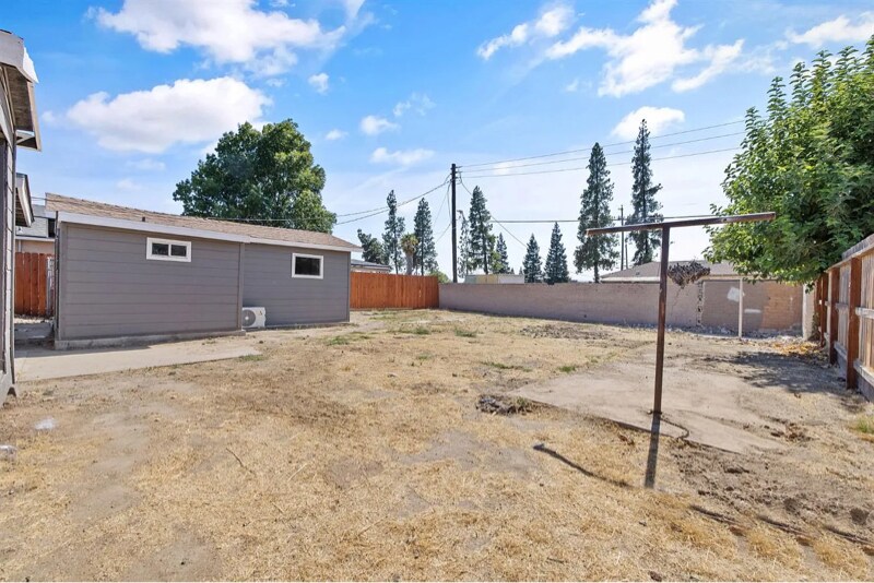 Building Photo - 1717 N Brooks Ave